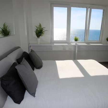 White Residence Luxury Apartments Sarandë Værelse billede