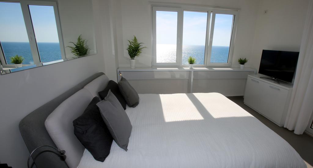 White Residence Luxury Apartments Sarandë Værelse billede