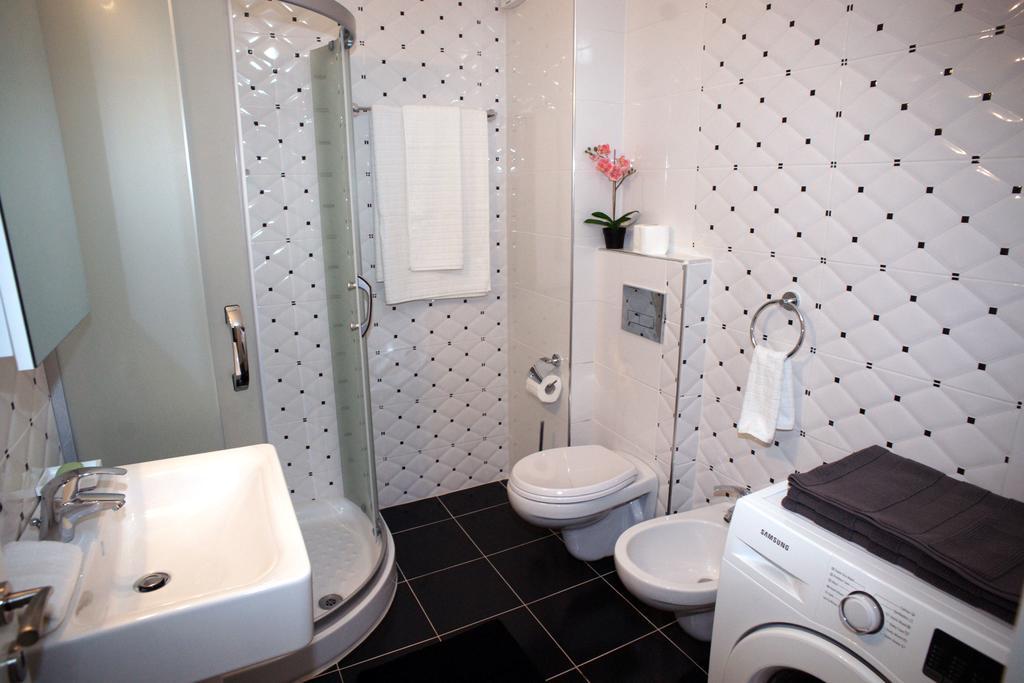 White Residence Luxury Apartments Sarandë Eksteriør billede
